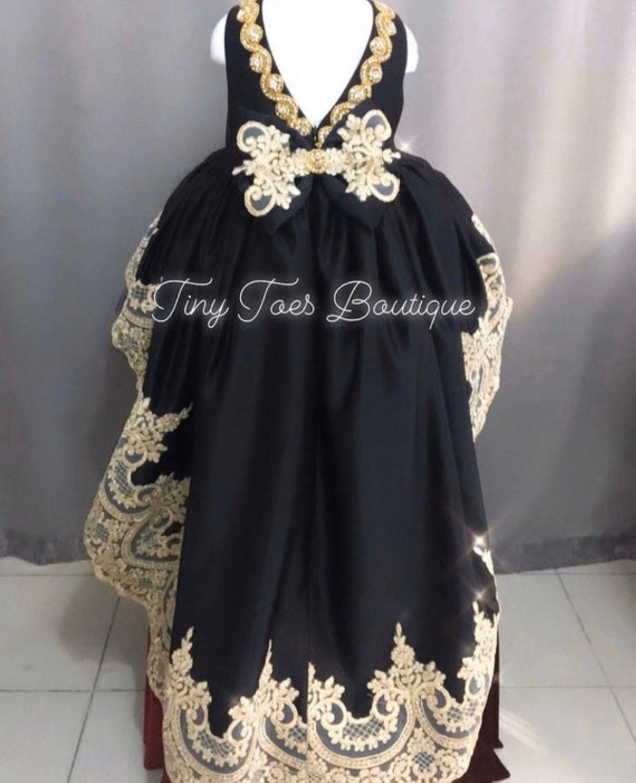 Cassandra Gown (Black)